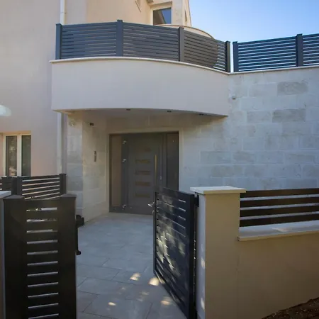 Medvidovic Apartment *