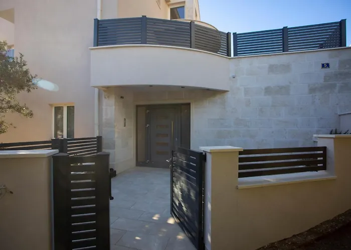 Medvidovic Apartment *